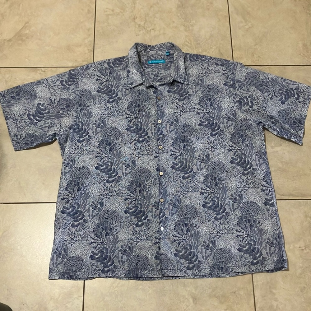 Tori Richard shirt